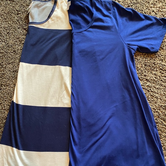 BARGAIN BIN🎁 2 Large Perfect Ts
